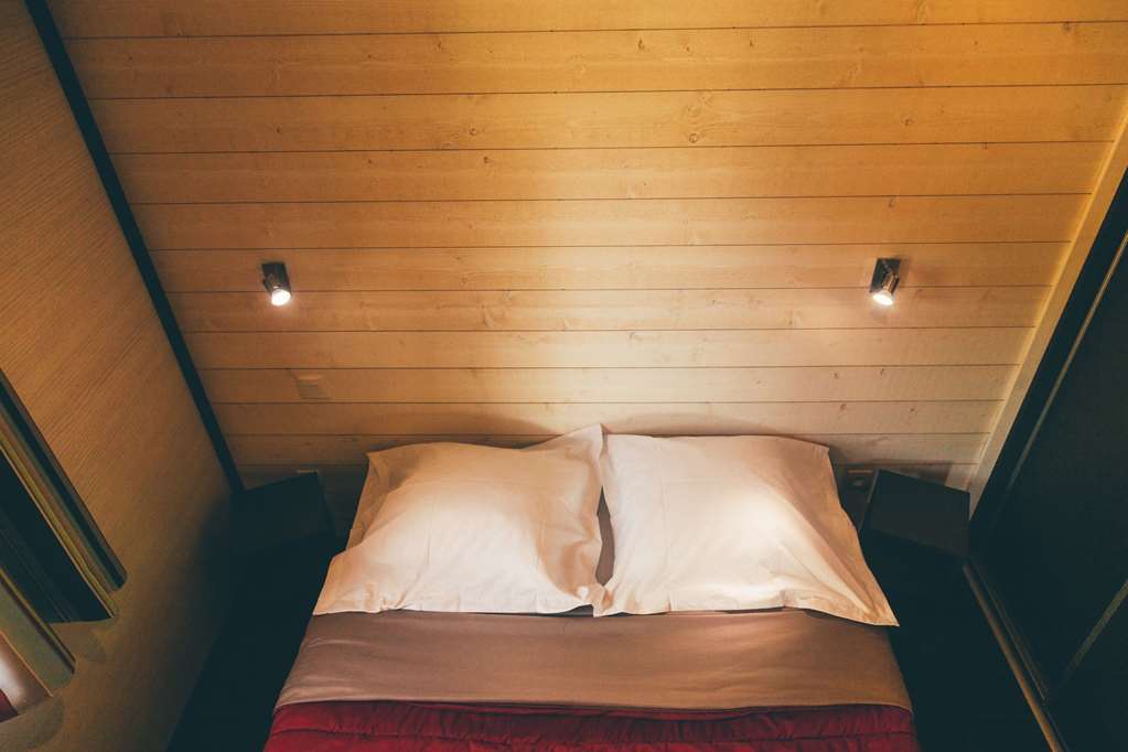 Hotel Terres De France - Les Hameaux De Pomette Marminiac Zimmer foto